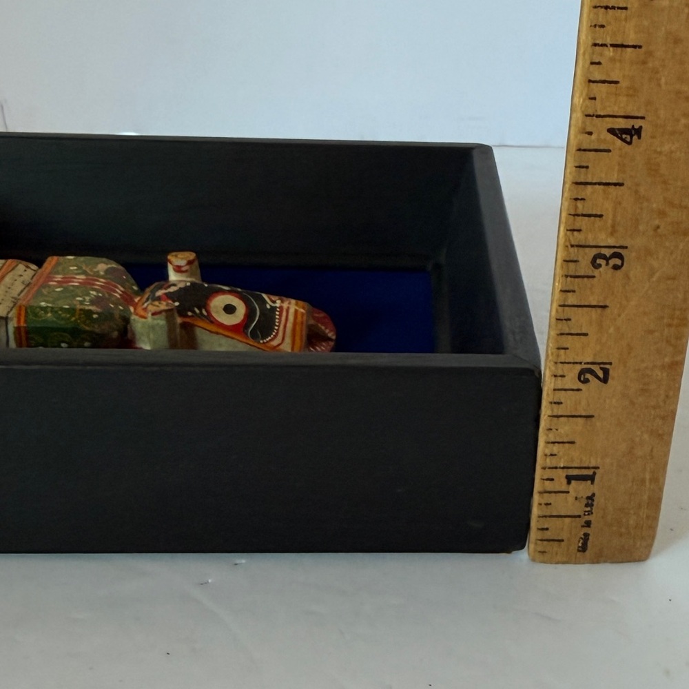 Vintage Framed Hand-Carved Jagannath Wooden Figurine from India Blue Velvet - Picture 15 of 15